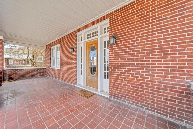 Building Photo - 1144 Wasena Ave SW