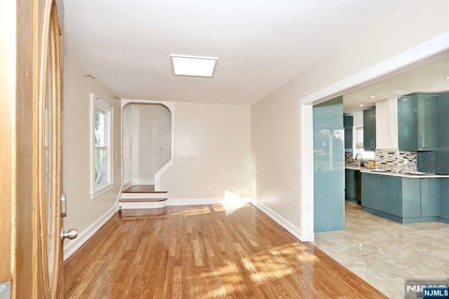 Building Photo - 7-09-9 Campbell Rd