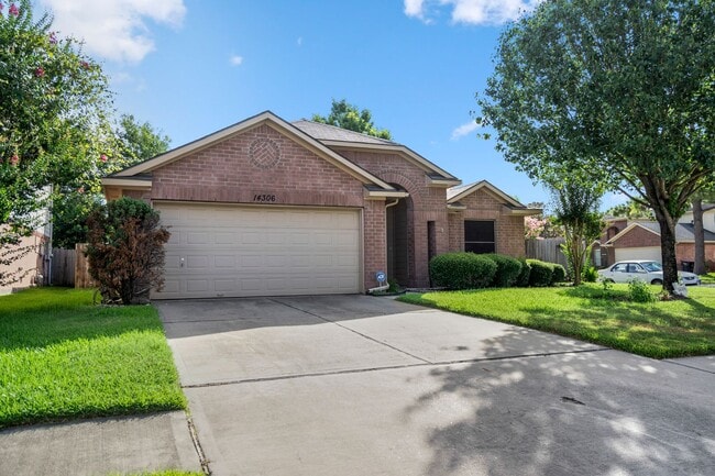 Building Photo - Bright and Beautiful Open-Concept Home!