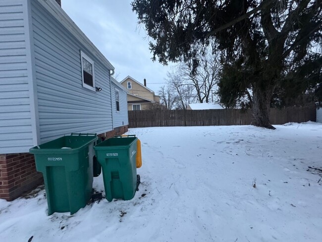 Building Photo - This Charming 3BR Single Family Home!