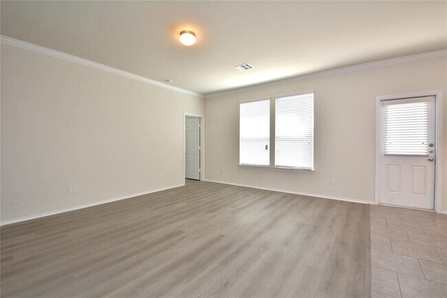 Building Photo - 113 Thrasher Cv