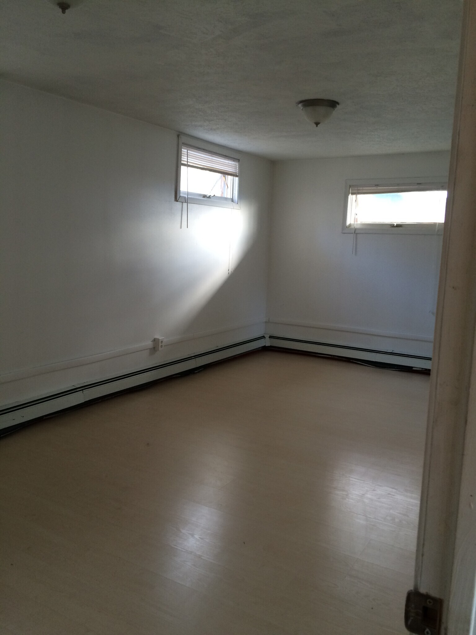 Building Photo - 460 W Briar Dr
