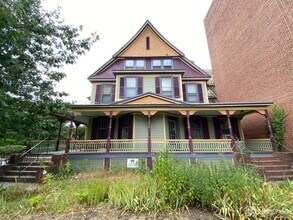 Building Photo - 121 Livingston Ave