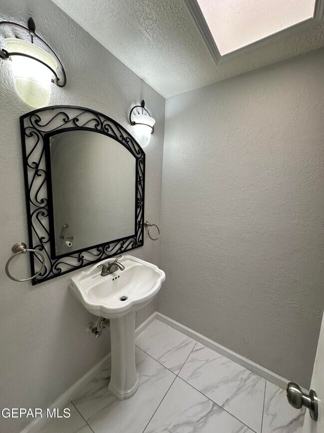 Building Photo - 10838 Valle Grande Ct