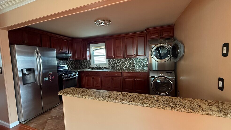 Building Photo - 503 Avenue C