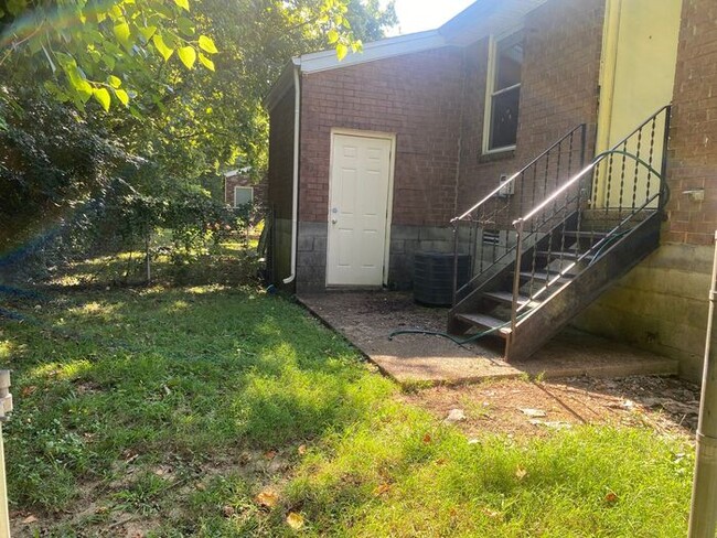 Building Photo - Amazing 2BR/1BA East Nashville Duplex!