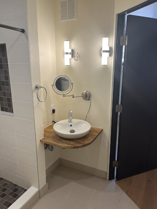 Building Photo - Contemporary 2 bed, 2.5 bath condo in Carbondale w/ stellar Mt. Sopris views