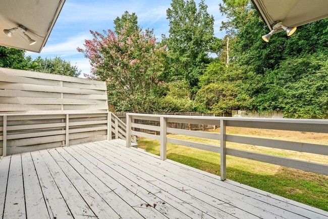 Building Photo - 4Bed/2Bath Available!