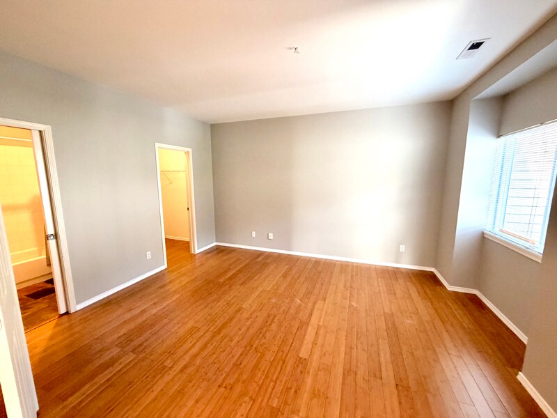 Building Photo - 440 S 51st Ct