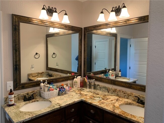 Building Photo - 3203 SW Joshua Ave