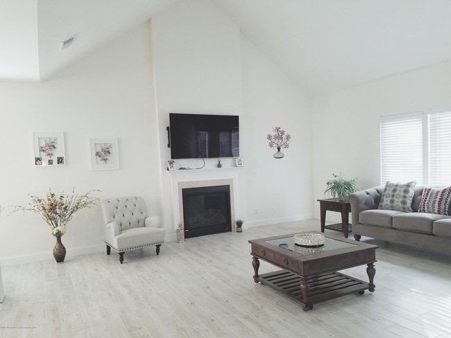 Building Photo - 12 Cindy Ct