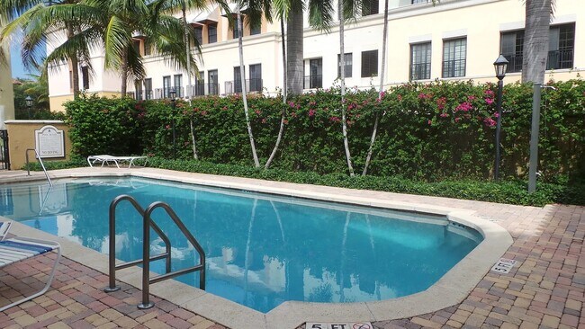 Building Photo - 580 S Sapodilla Ave