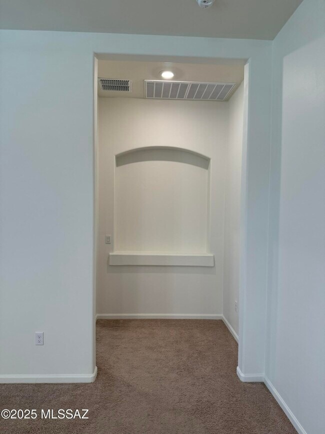 Building Photo - 1646 W Aristides St