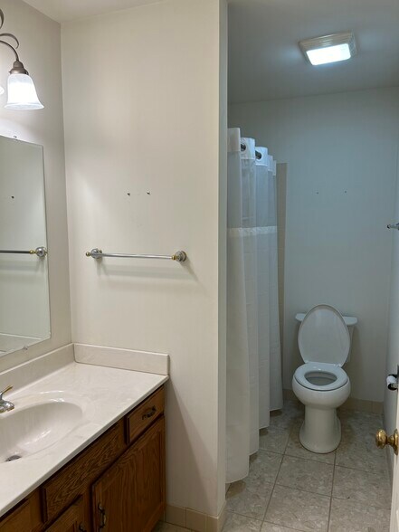 Building Photo - 1335 Cromwell Ct
