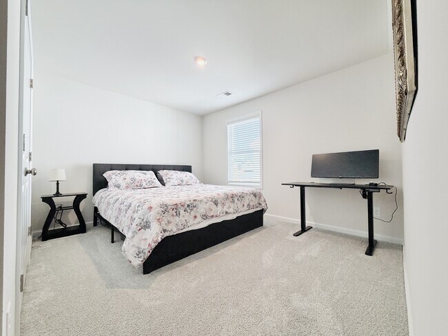 Building Photo - 667 Honeydew Dr