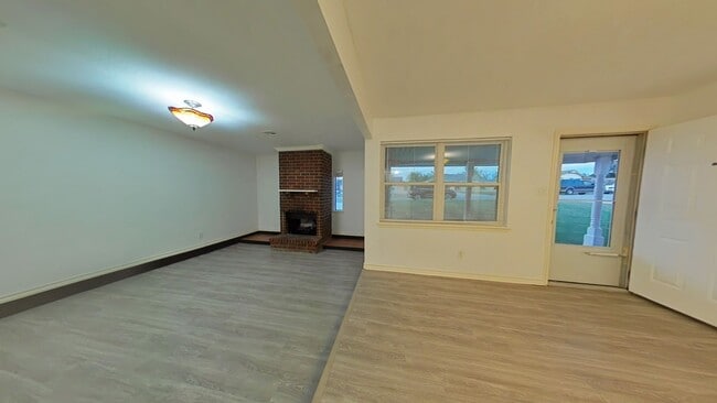 Building Photo - 4623 SE Mieling Dr