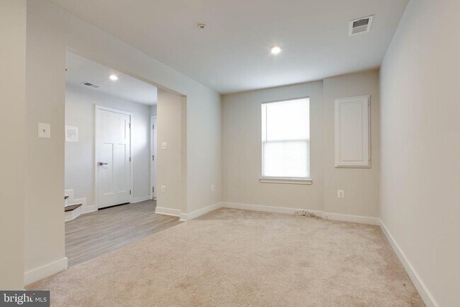 Building Photo - 149 Lyons Crk Dr