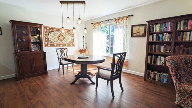 Building Photo - Quiet Peaceful Furnished 3/1.5 Condo, Move...