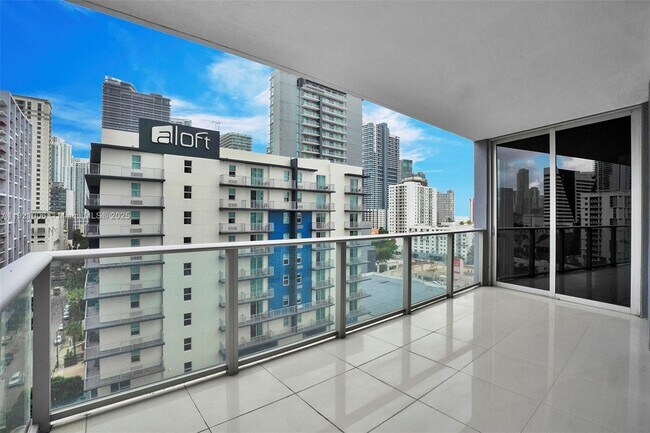 Building Photo - 1010 SW 2nd Ave