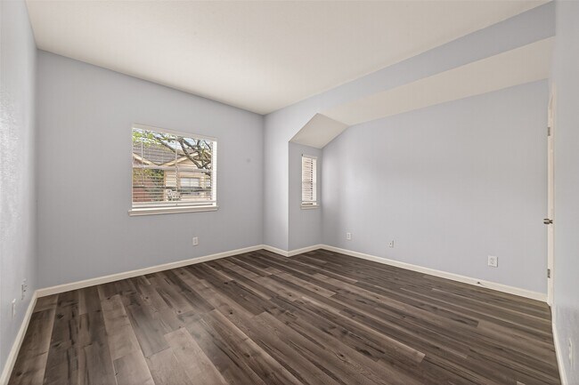 Building Photo - 1103 Dulles Ave