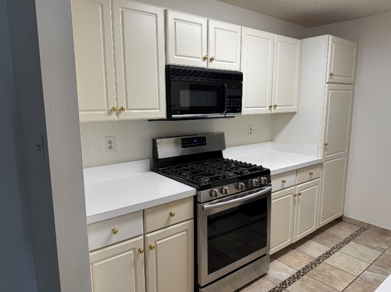 Building Photo - 10022 Vanderbilt Cir
