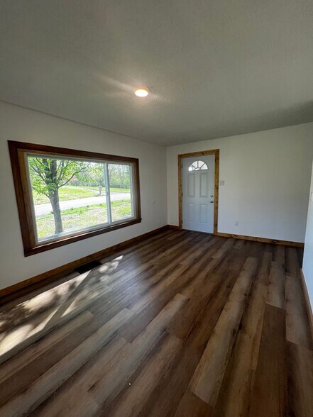 Building Photo - 1801 Woodson Dr SW