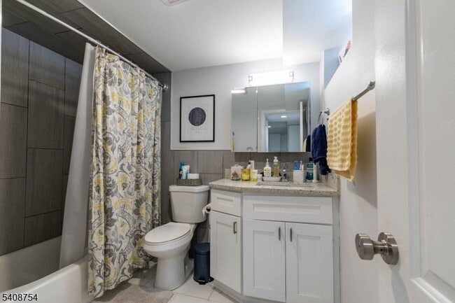 Building Photo - 126 Riverside Ave