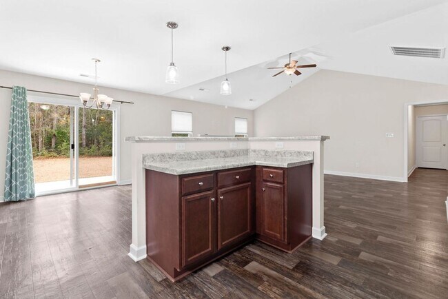 Building Photo - Minutes to Back Gate & Beaches!