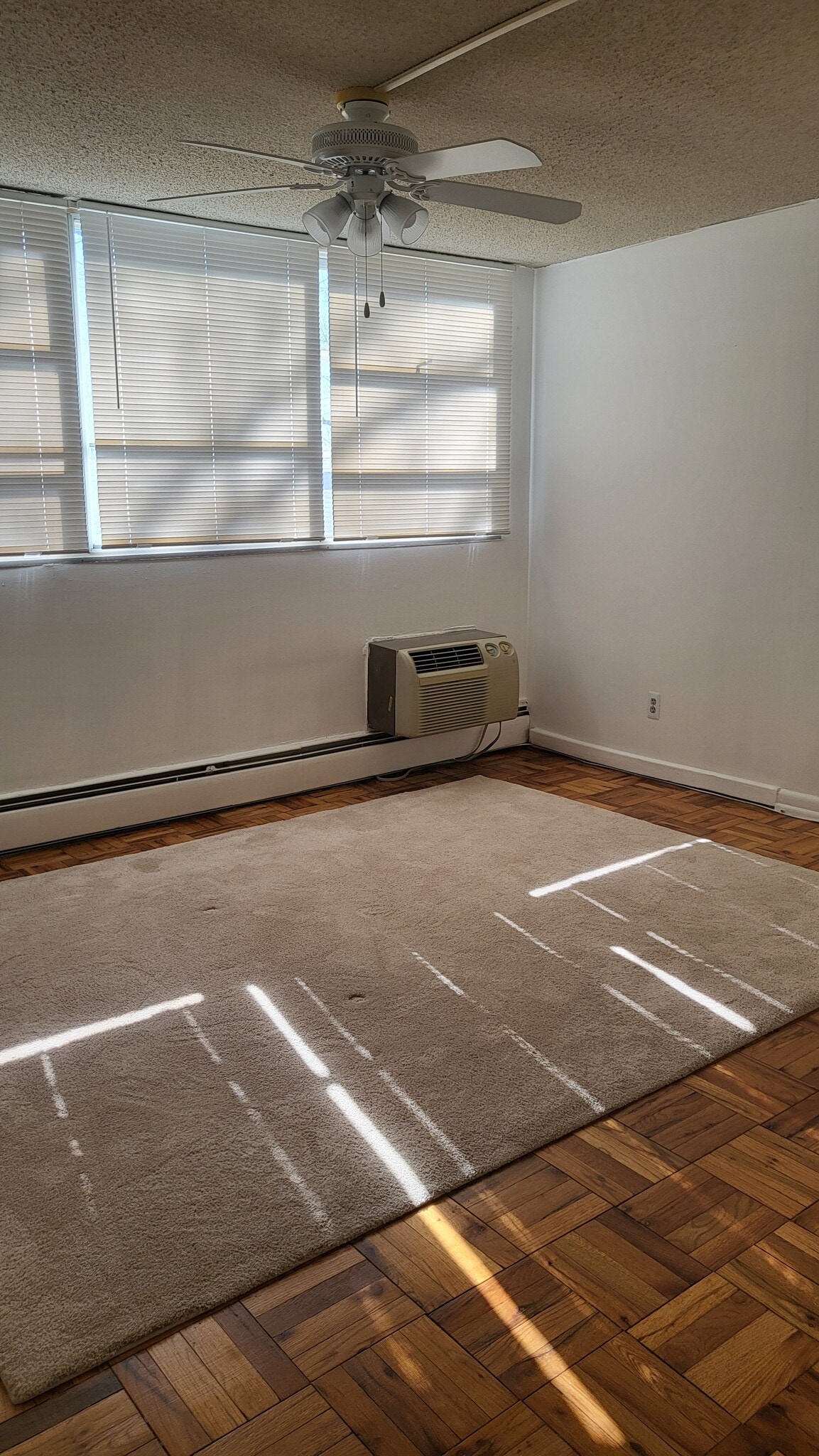 bedroom - 1030 E Lancaster Ave