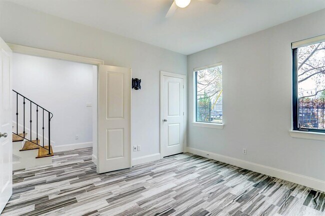 Building Photo - 5000 Schuler St