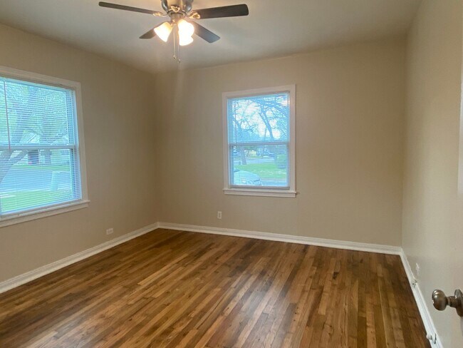 Building Photo - REFRESHED 2 BEDROOM, 1 BATH BELTON ISD