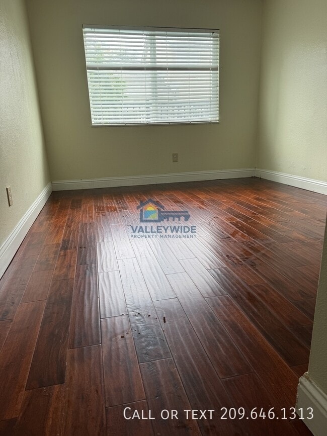 Building Photo - 1525 Griffith Pl