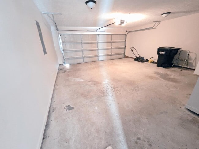 Building Photo - 5016 Stone Park Dr