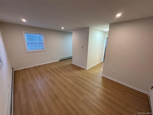 Building Photo - 98 E Market St