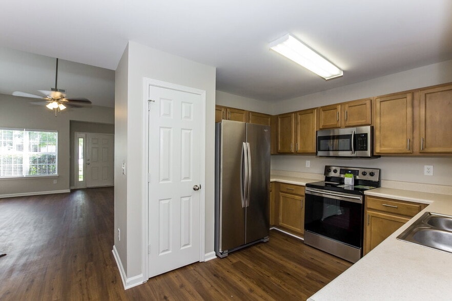 Building Photo - 5929 Brookfield Pointe Dr