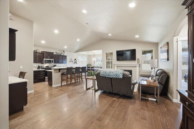 Building Photo - 368 Wishkah Dr