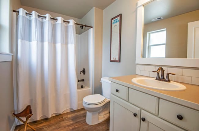 Building Photo - Modern 4-bdr with two Master Suites & Moun...