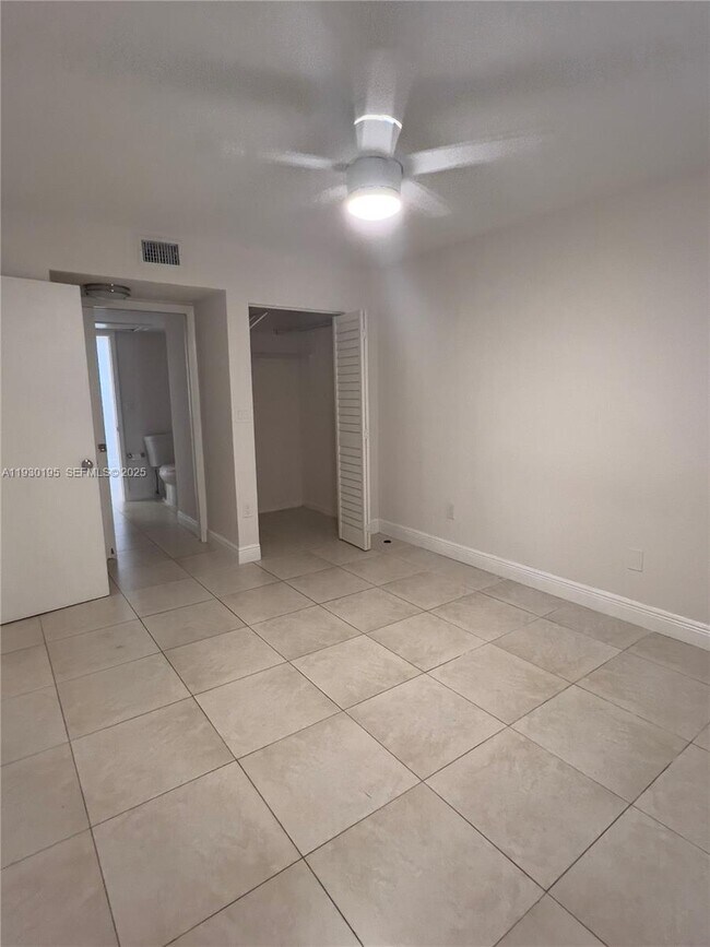 Building Photo - 2880 N Oakland Forest Dr