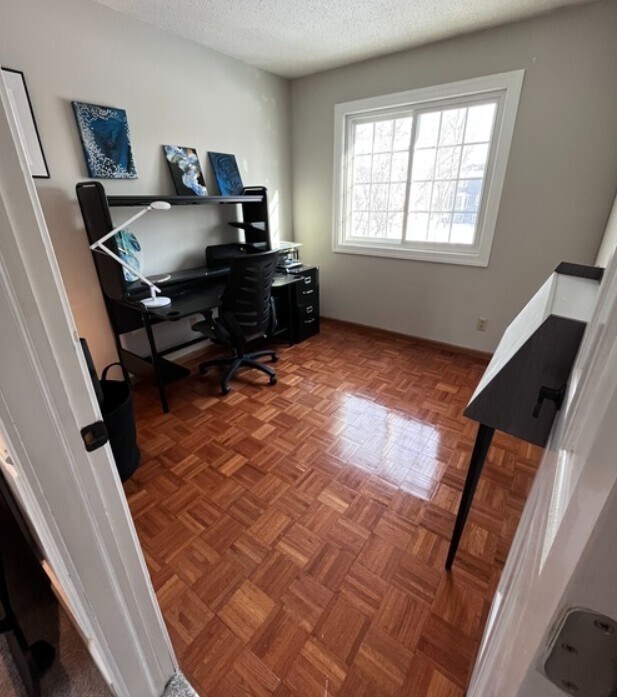 Building Photo - 3430 Urbandale Ln N