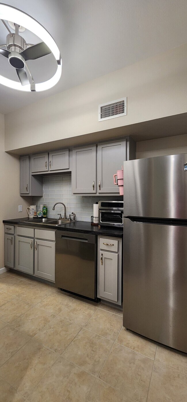 Building Photo - 1301 Canyon Creek Cir