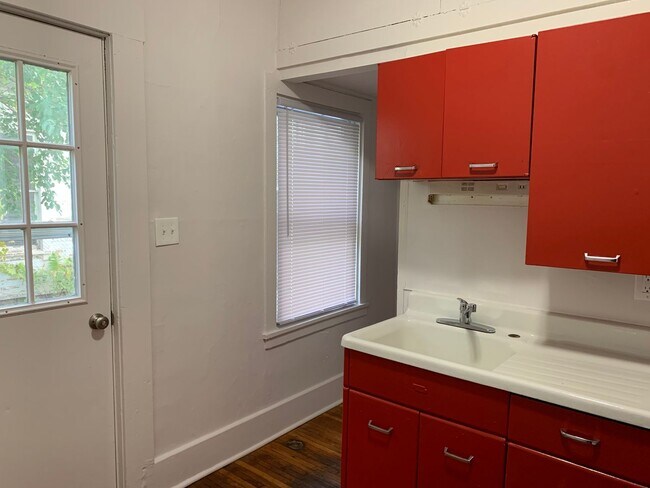 Building Photo - N Main Triplex