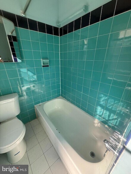 Building Photo - 540 00 E Johnson Street Unit 2