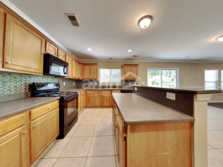 Building Photo - 138 Graduate Ln