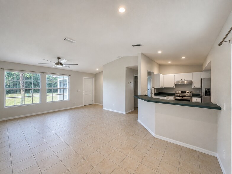 Building Photo - 5084 White Ave
