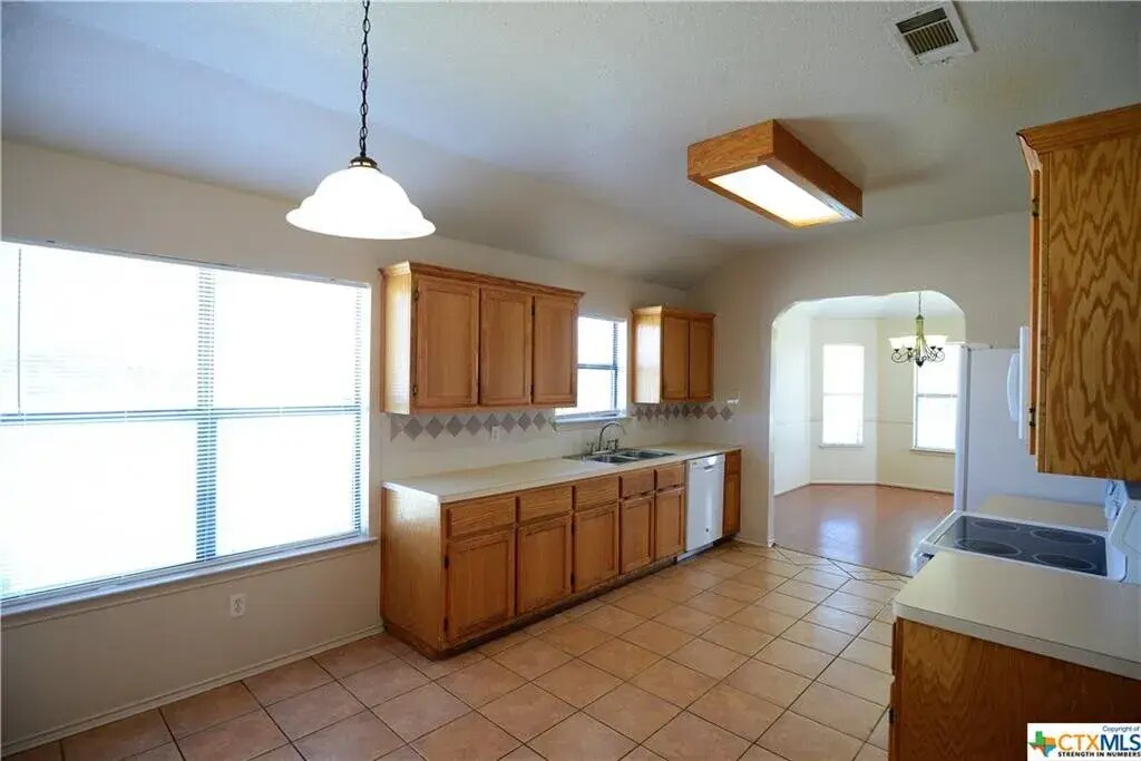 Building Photo - 2807 Diaz Dr
