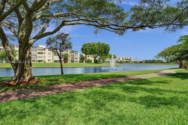 Building Photo - 14671 Bonaire Blvd