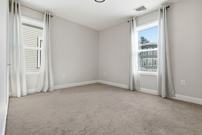 Building Photo - 21 Emerton St