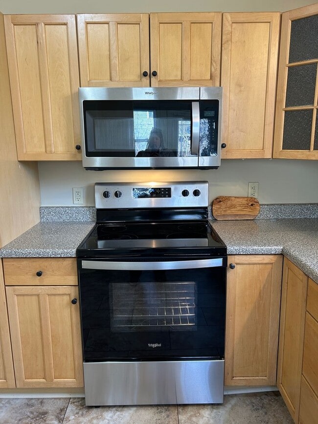 Building Photo - Central AVL - Beautifully Restored and Updated Apartment