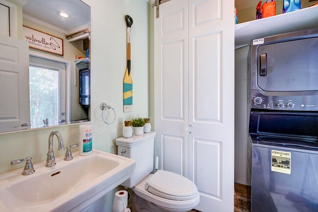 Building Photo - 411 26th St