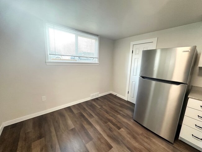 Building Photo - Rent with confidence! Across the street from College of Idaho!